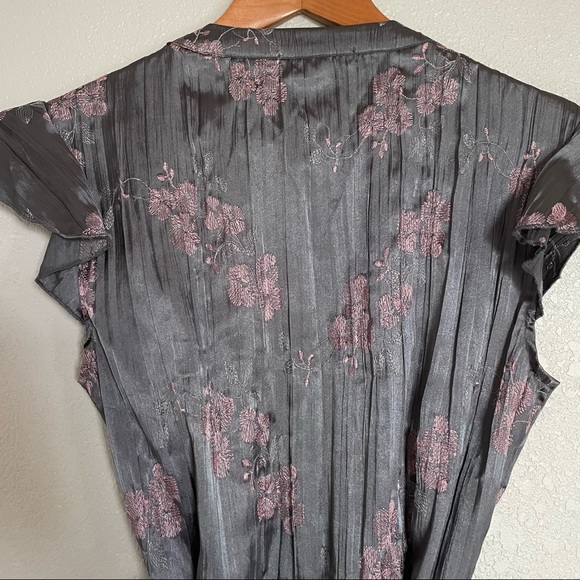 Rampage - Gray Pink Floral Short Sleeve Wrap Top - Size M - Picture 2 of 9